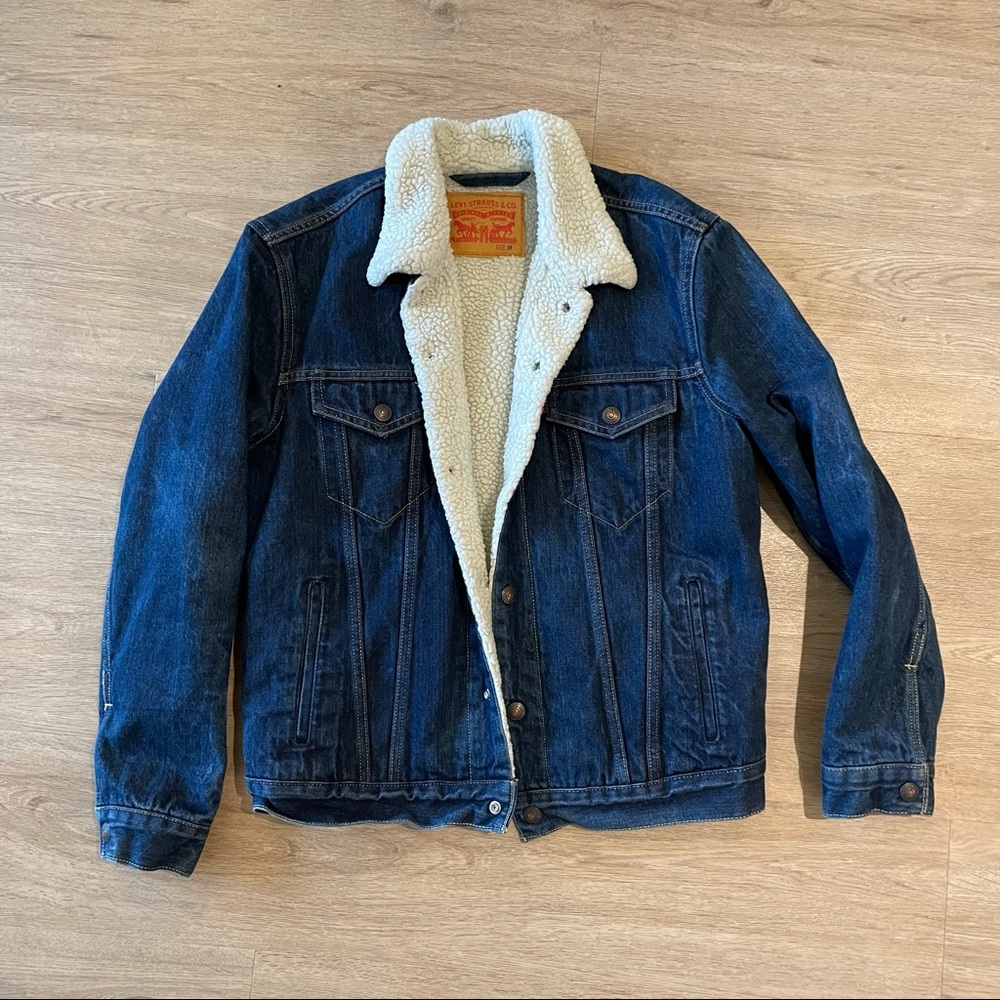 LEVI’S Sherpa denim jacket